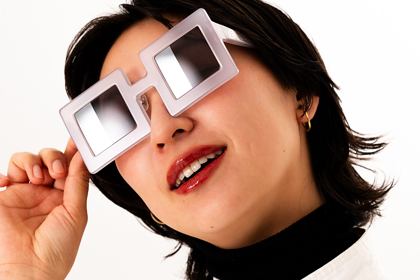 グレーのNoggleChangerを着用した女性のアップ